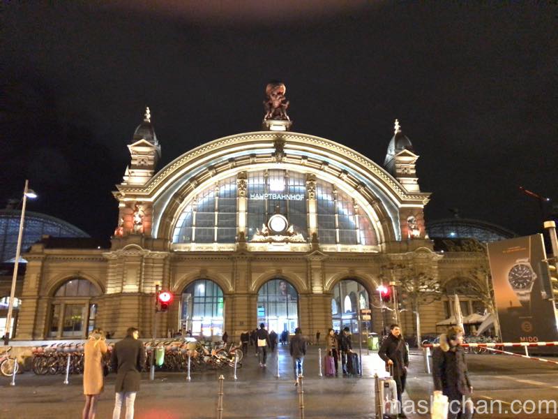 元旦 パリからフランクフルトへ フランクフルト中央駅周辺の夜の食事には向いていません 18年12月 19年1月 パリ フランクフルト旅行 16 ましちゃんのブログ