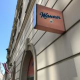 ウィーンで購入する”バラマキ”おみやげに最適　〜Manner直営店はシュテファン寺院前にあります